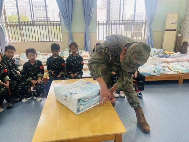 红色润童心 小小迷彩娃嘉兴渊博庆安幼儿园2024大班学军体验活动(图7)