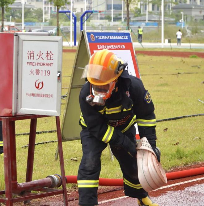 九游app：预热“119”消防宣传月丨斗门区举办2024年度消防安全重点单位志愿队和社区微型站业务技能比武竞赛(图3)