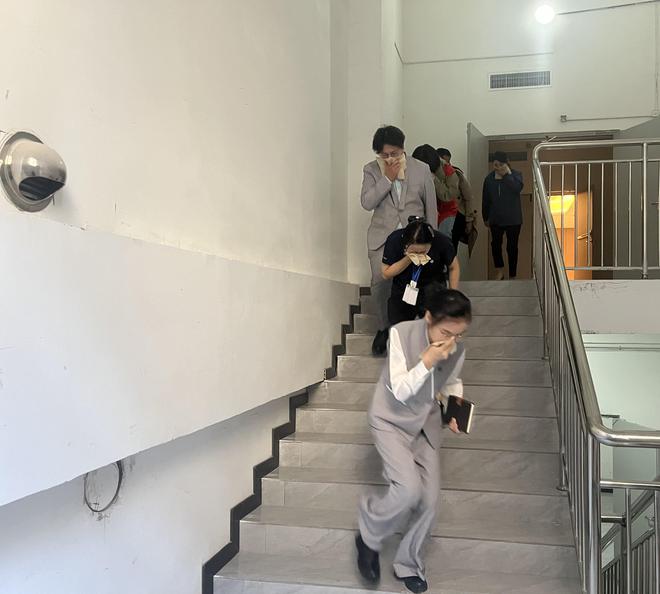 九游app：巩义市桐和社区到全季酒店开展消防安全培训及应急演练(图3)