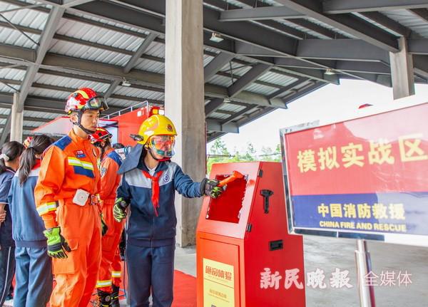 参与消防实训 校共育共筑平安校园(图1)
