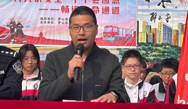 模拟演练提技能 强化教育铸平安 罗山县莽张镇初级中学举行“全市安全日”演练(图10)