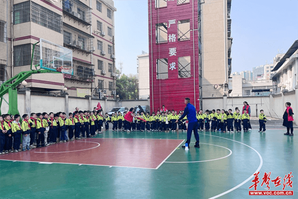 走进消防队 致敬火焰蓝 蒸湘区实验小学开展消防安全教育活动(图1)