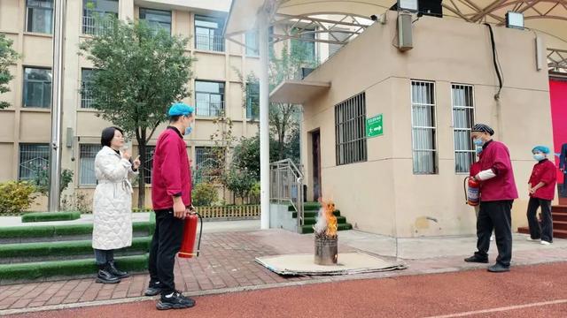 未央区大白杨小学开展2024年冬季消防安全演练(图7)