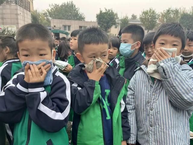 未央区大白杨小学开展2024年冬季消防安全演练(图4)