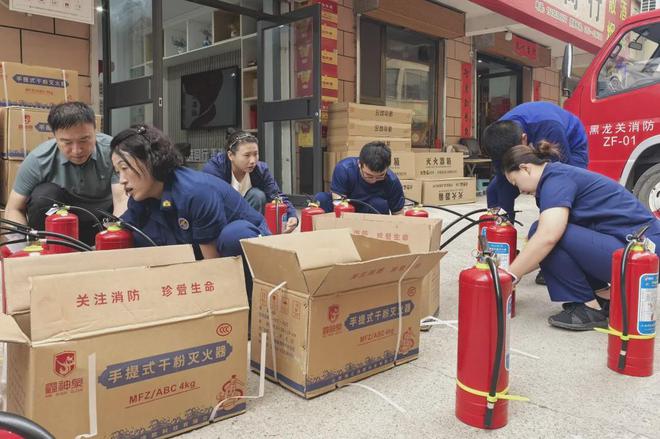 【我为群众办实事】蒲县消防为社区居民送“安全大礼包”(图1)