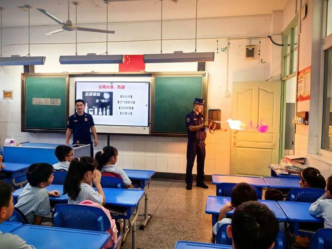 消防“开学第一课”守护安全“开学季”(图1)