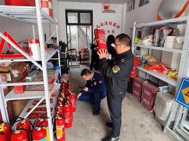 邵阳市双清区市场监管局联合区消防救援大队开展消防产品检查(图1)