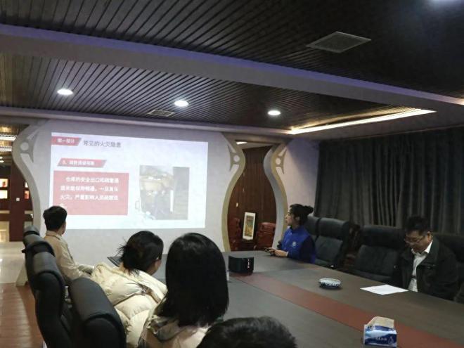 干货满满精彩纷呈吕梁消防“敲门”入企业上好冬季安全课！(图1)