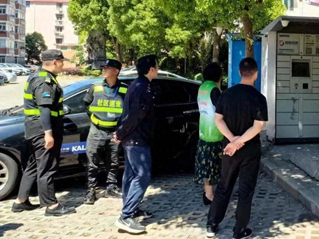 车多位少？他们在方寸之间做腾挪破解“停车难”(图1)