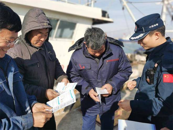 荣成：开展联合检查 强化海上安全管理合力(图1)