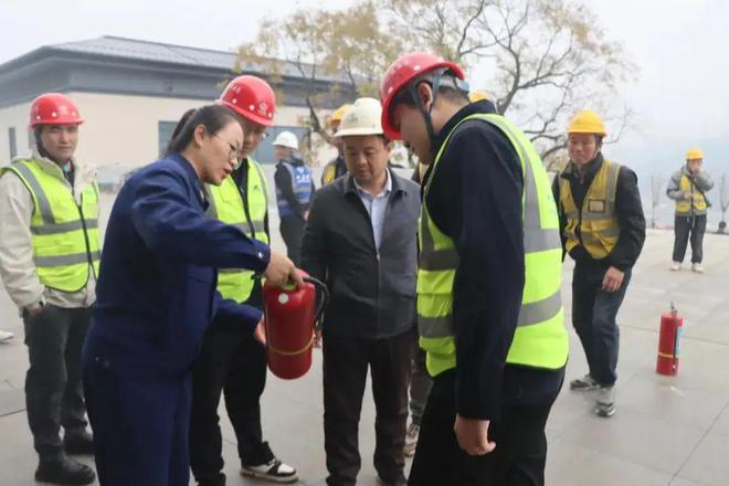 晋城消防沁水大队对辖区建筑工地施工人员开展消防培训演练活动(图3)