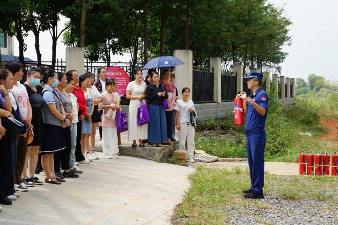 消防科普“久久为功” “请进来+走出去”为教职工送上消防安全“大礼包”(图2)