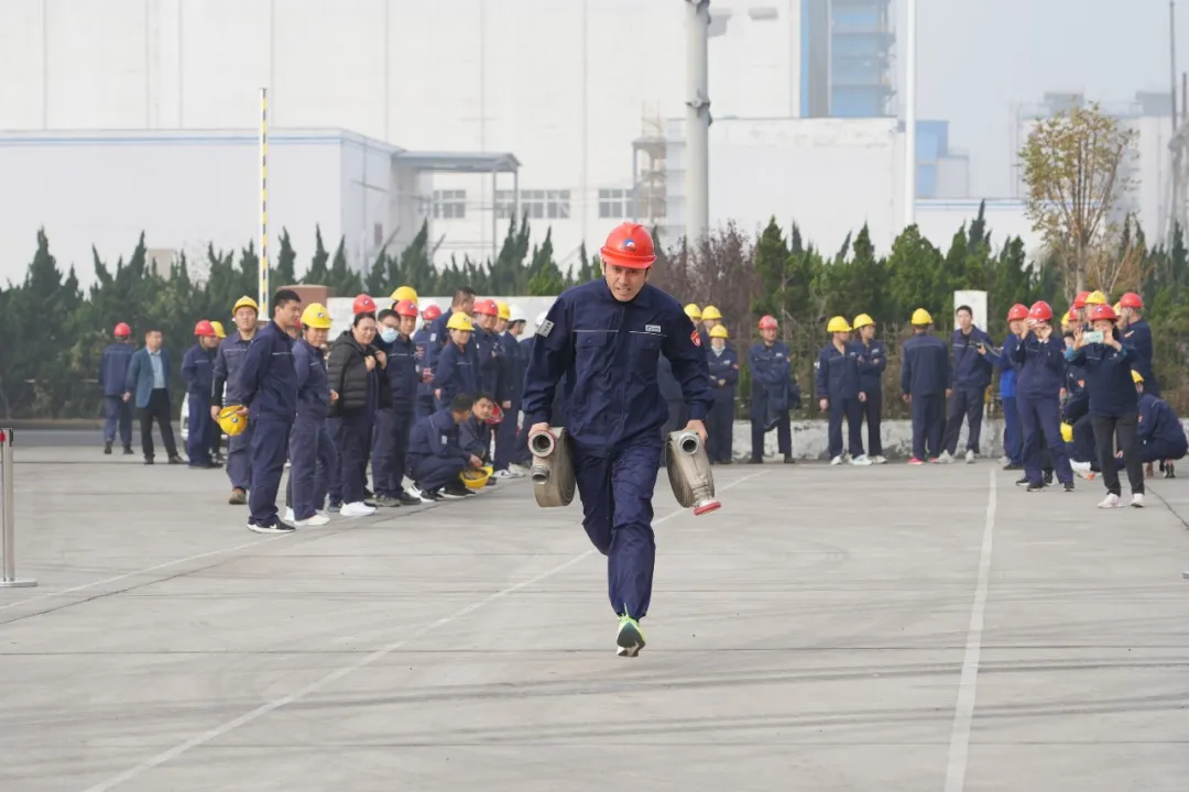 海化集团成功举办2024年第四届职工消防技能大赛(图2)
