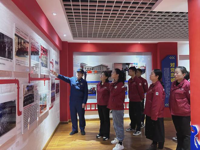 长治消防开展“全民消防、生命至上”队站开放日活动(图1)