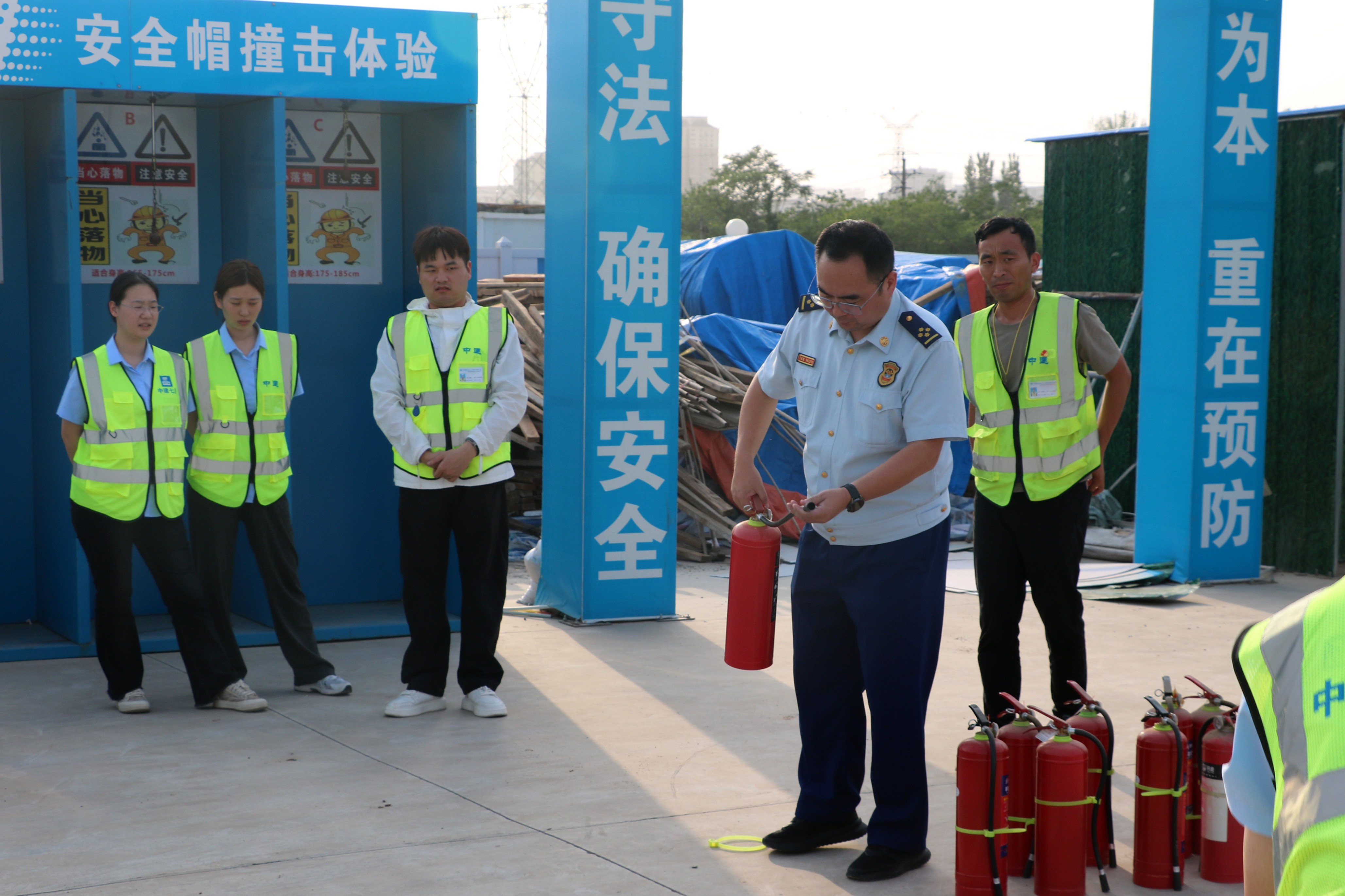 开学啦！乐山消防和你一起准时“报到”(图1)
