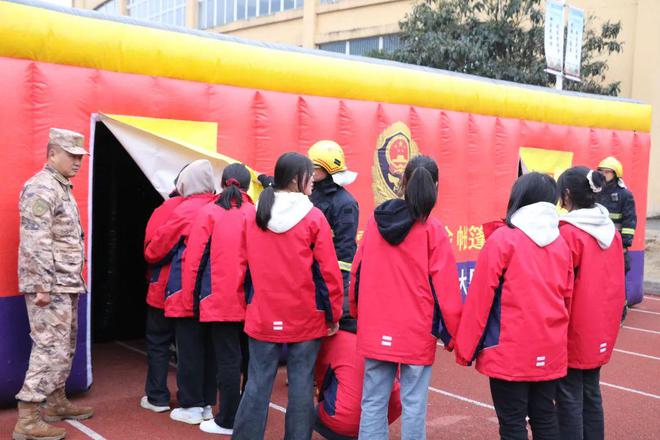 护航开学季 筑牢防火线！青川消防上好消防安全“开学第一课”(图2)