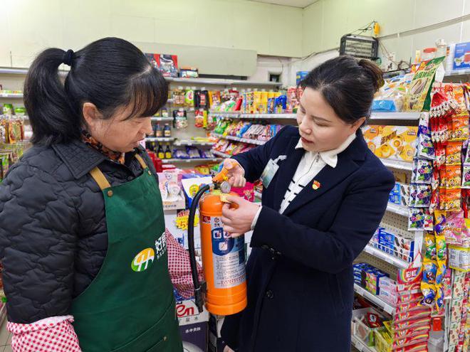 冬日送温暖小店迎新生(图1)