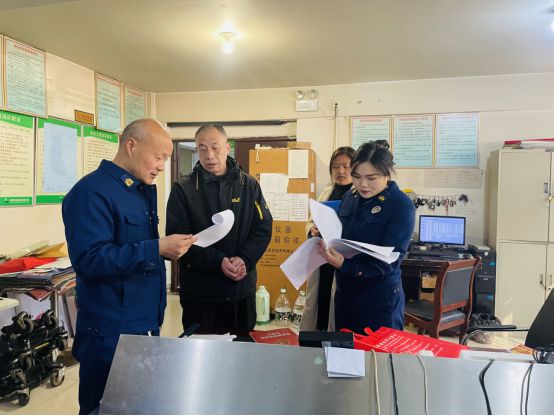 信阳市平桥区消防救援大队宣传进小区 织密电动车“安全网”(图3)