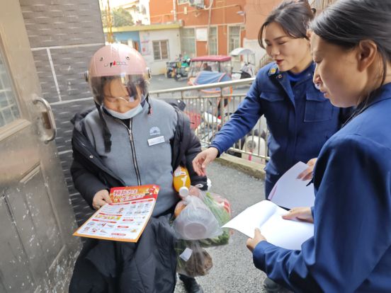信阳市平桥区消防救援大队宣传进小区 织密电动车“安全网”(图4)