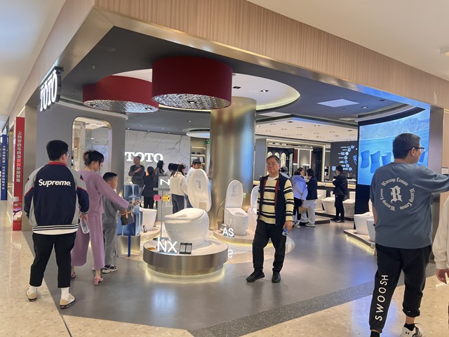 实探上海家居卖场：付款处排起长队智能品类卖爆了(图2)