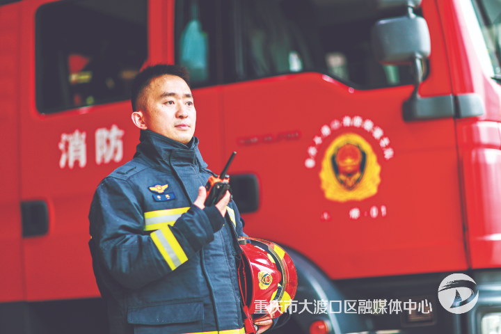 二十载淬火成钢 一心为民护平安 ——记2025年五一劳动奖章获得者、区消防救援支队副支队长李慧(图1)