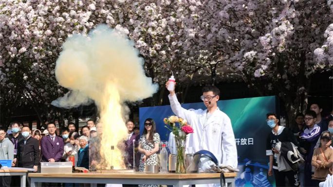 中宏网：收藏上百具灭火器 这位天津大学学生要做最“硬核”科普(图1)