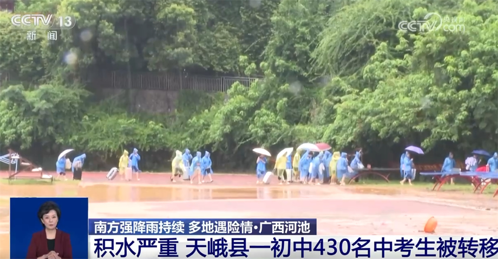 直击抗洪抢险一线｜转移群众、抢修道路 各方救援力量持续奋战(图2)
