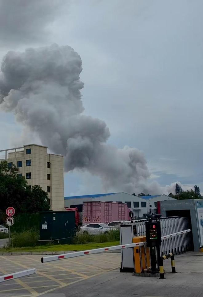 湖南衡阳松木塘化工厂爆炸目前伤亡不明事故原因正在调查中(图1)