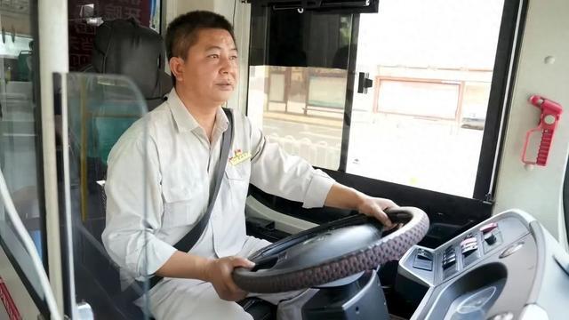 劳模风采·全国劳动模范丨高建春：十米车厢里的为民初心(图1)
