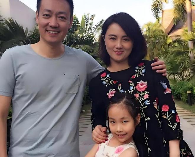 朱媛媛家庭情况：爸爸是工程师妈妈是医生姐姐是老师哥哥是画家(图10)