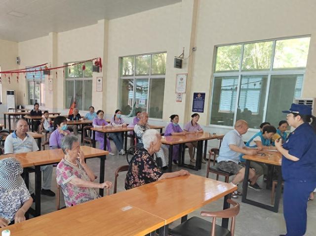 湖北襄阳：守护“银发安全” 消防织密养老机构安全防护网(图1)