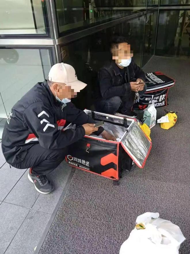 一场关于“暴雨天要不要点外卖”的讨论(图6)