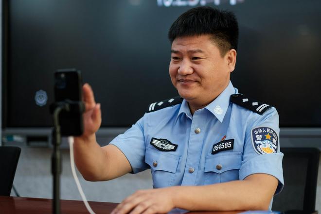 这一次“网络造神”的残酷真相在反诈老陈身上展现得淋漓尽致(图3)