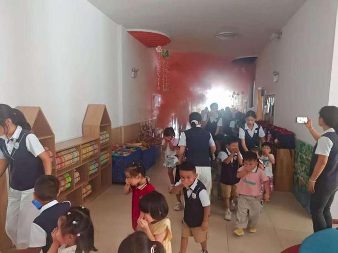 贵阳云岩消防进幼儿园：“真水真火”大冒险 安全种子种心间(图1)