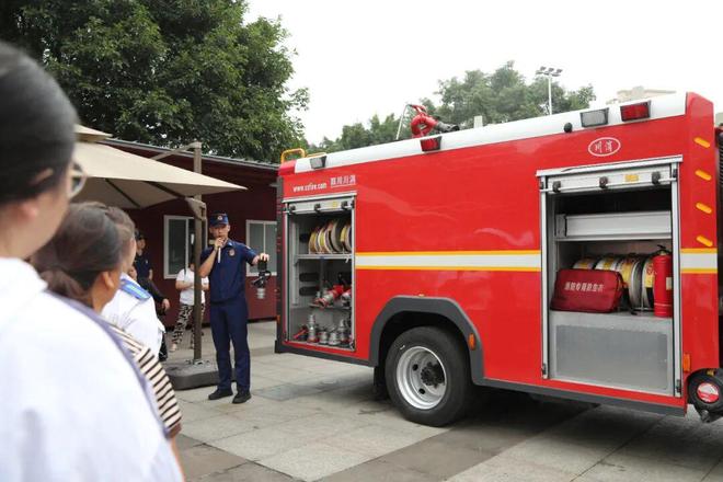 筑牢“家门口”的安全防线：峨眉山市消防救援大队将消防宣传融入基层治理末梢(图4)