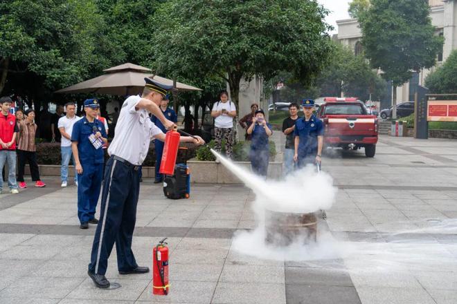 筑牢“家门口”的安全防线：峨眉山市消防救援大队将消防宣传融入基层治理末梢(图6)