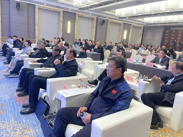 河南省民营经济分论坛在郑州举办 “经济学大咖”齐聚(图1)