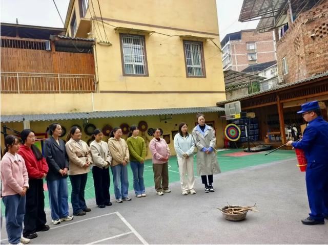 翠屏区双谊镇中心幼儿园开展“119”全国消防宣传日主题活动(图8)