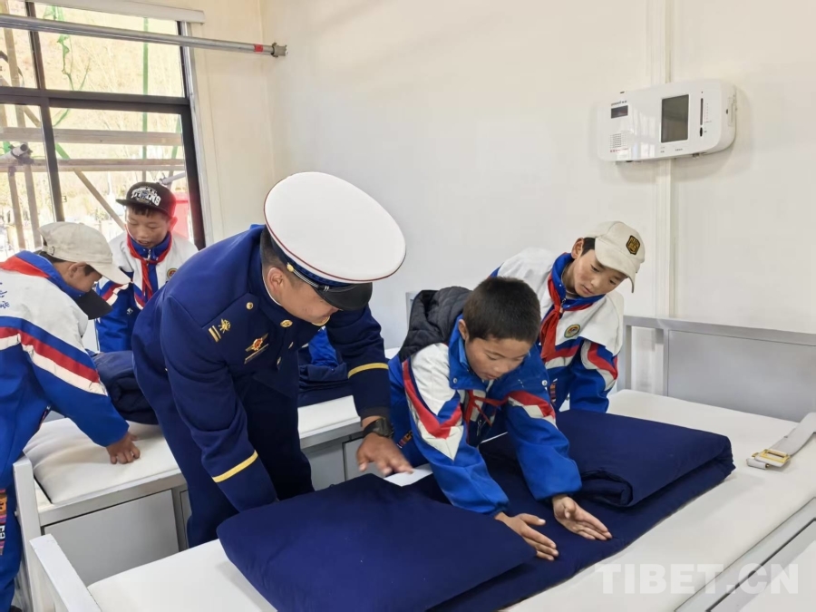 “119”全国消防日 左贡县森林消防邀师生零距离体验(图1)