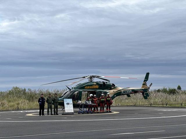 5分钟营救被困孤岛伤员 消防宣传月跟着记者“解锁”超燃直升机救援(图6)