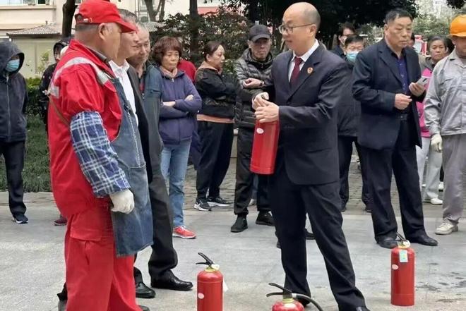 检察日报 灭火器质量岂能“量身定制”？(图2)