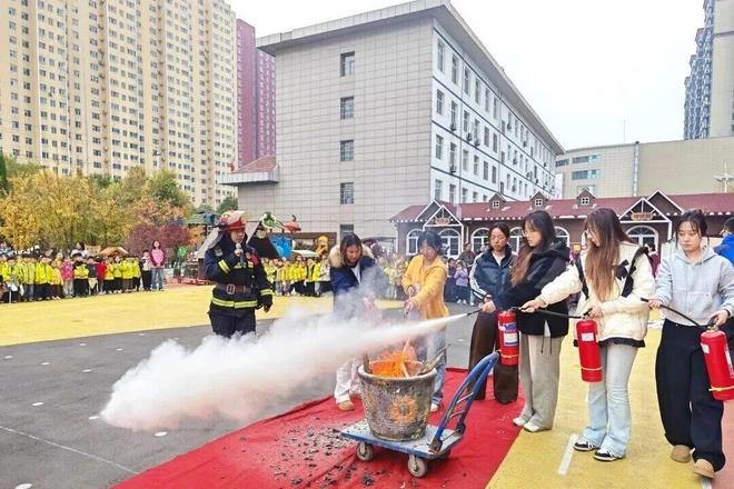 吕梁消防 “五进”宣传在行动全力守护保平安(图3)