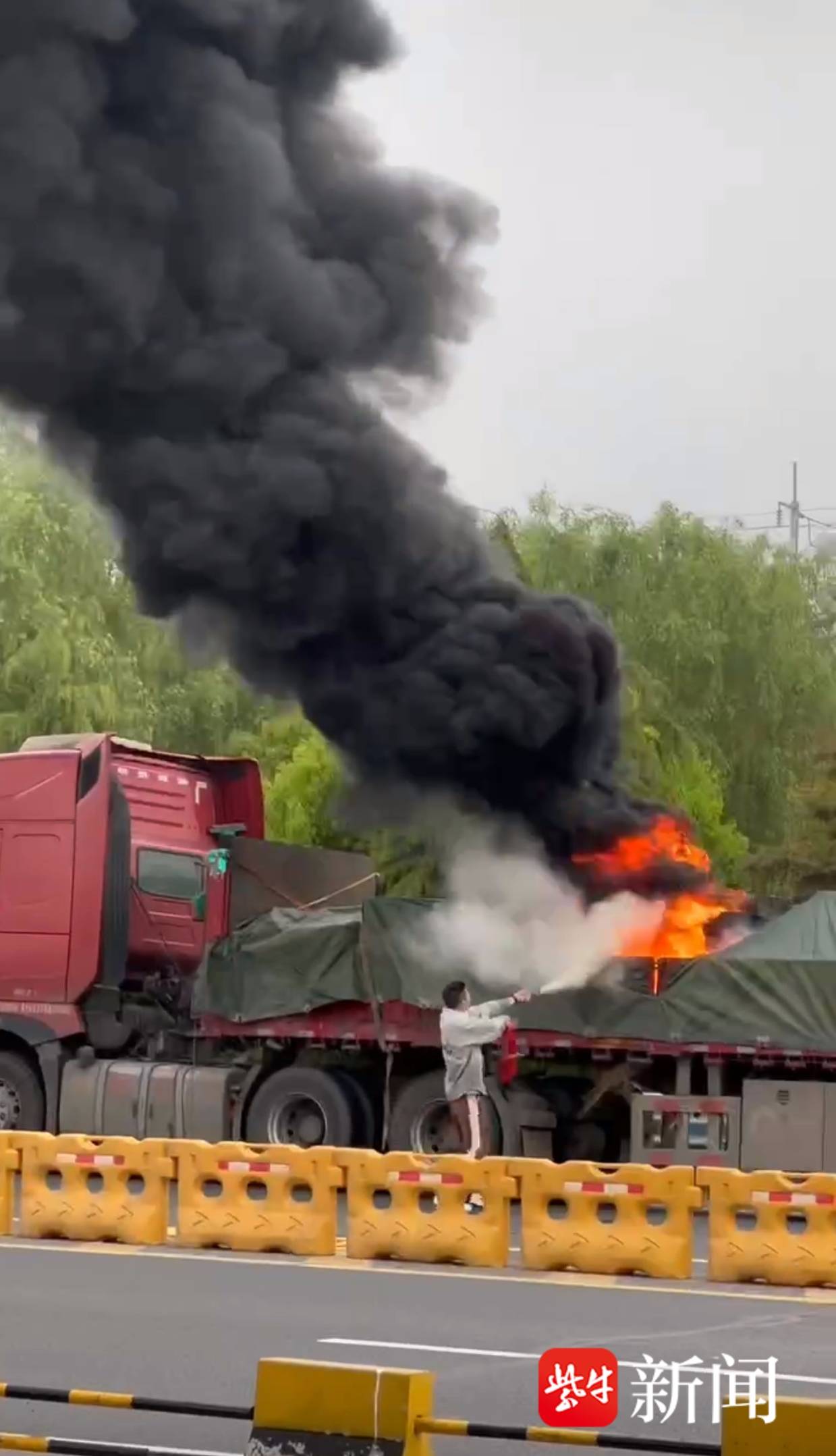 嘉兴东日新材料取得无氟水基灭火器生产用搅拌装置专利充分保证原料的混合均匀性(图1)