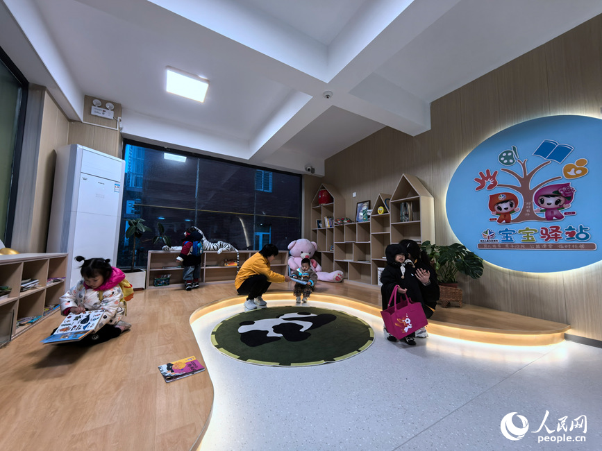 这群“00后”为何“沉迷”家长里短？(图1)