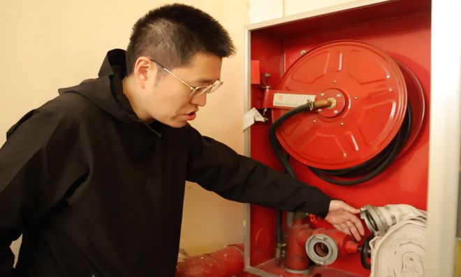 中央安全生产考核巡查组在广东发现：一幼儿园存多处严重风险隐患铁栅栏封窗、消防栓不出水(图1)