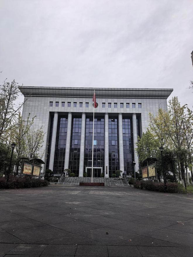 一网站重庆频道主编被控受贿：为国企讨897亿元项目回购款收210万元“居间费”(图1)