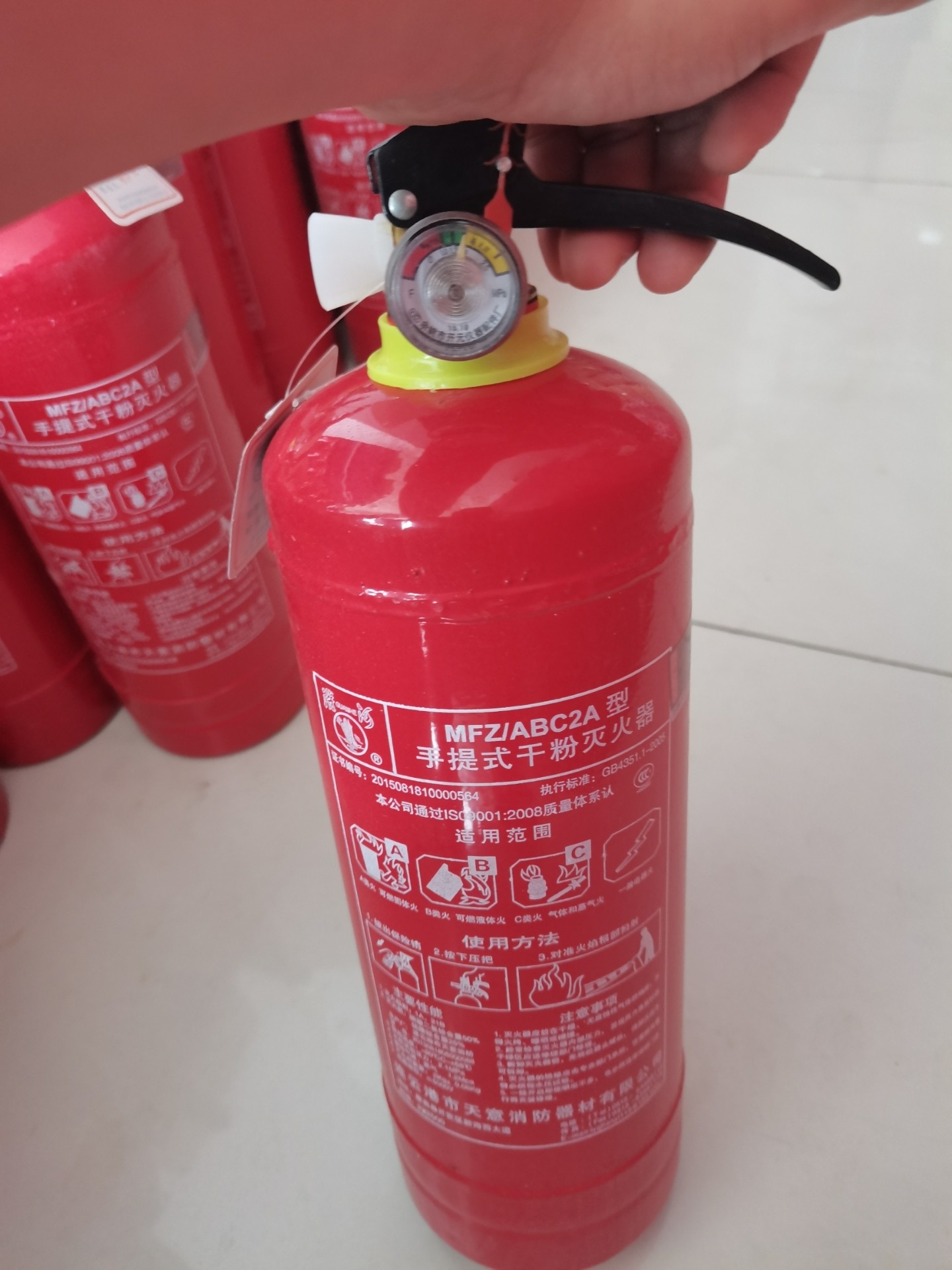 萍乡市冯长清：小车起火司机被困他提着灭火器冲上去救人(图1)