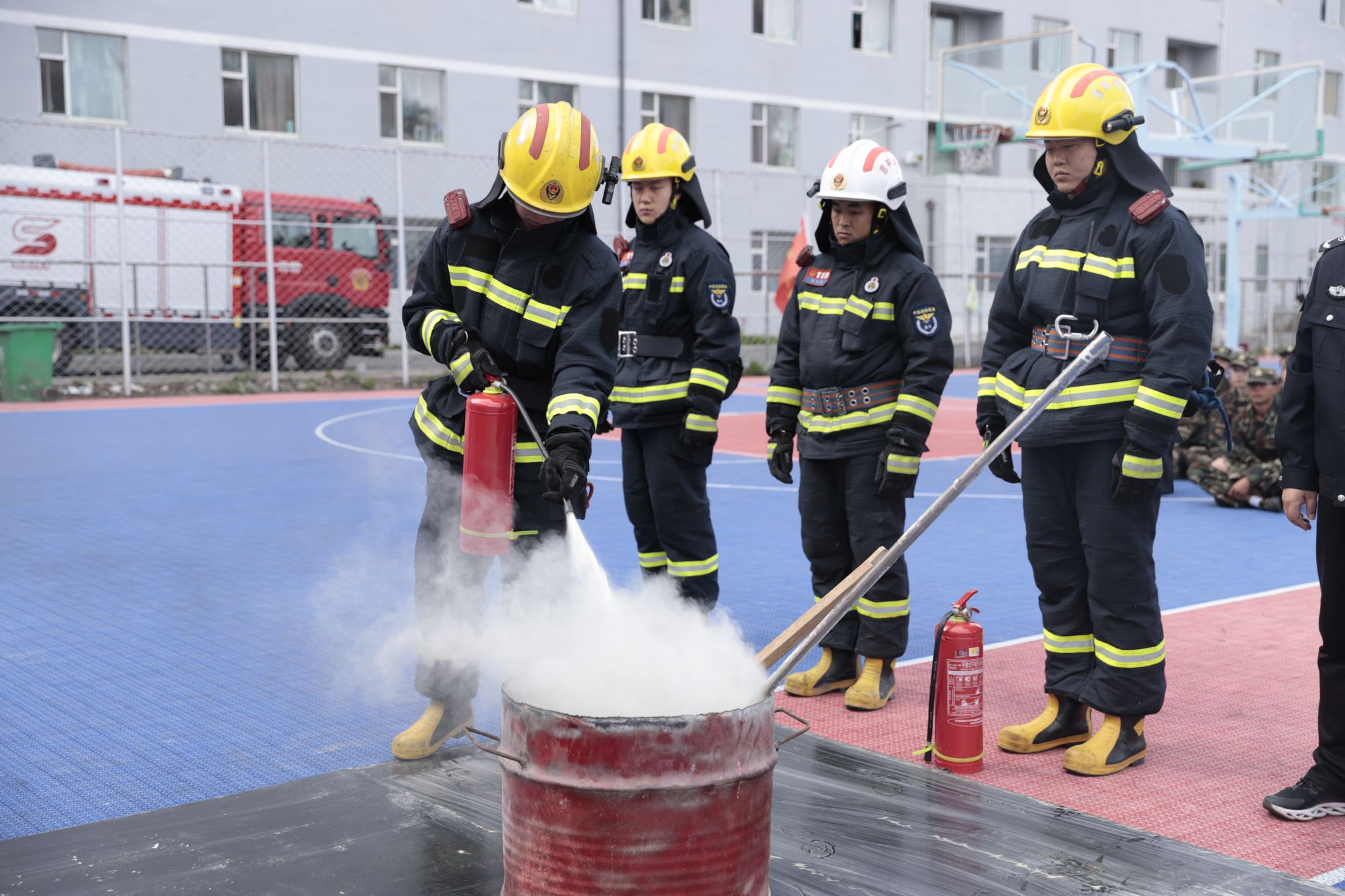 临洮县消防救援大队持续深入辖区人员密集场所开展消防安全检查工作(图1)