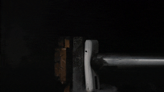 上海一地铁站内有人身上冒火冲下电梯：其携带的充电宝自燃为去年12月购买有3C认证事发时未使用(图7)