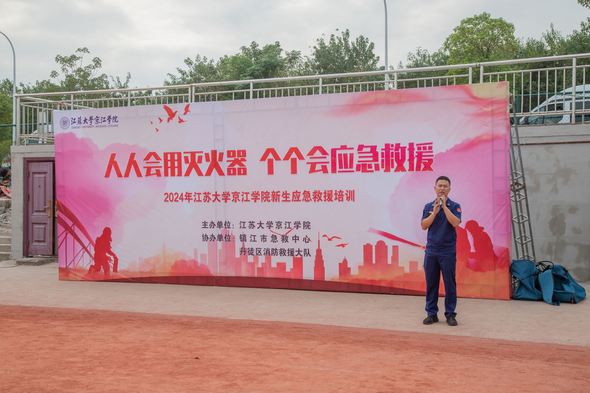 火灾无情人有情——七名街坊英勇救火获奖励(图1)